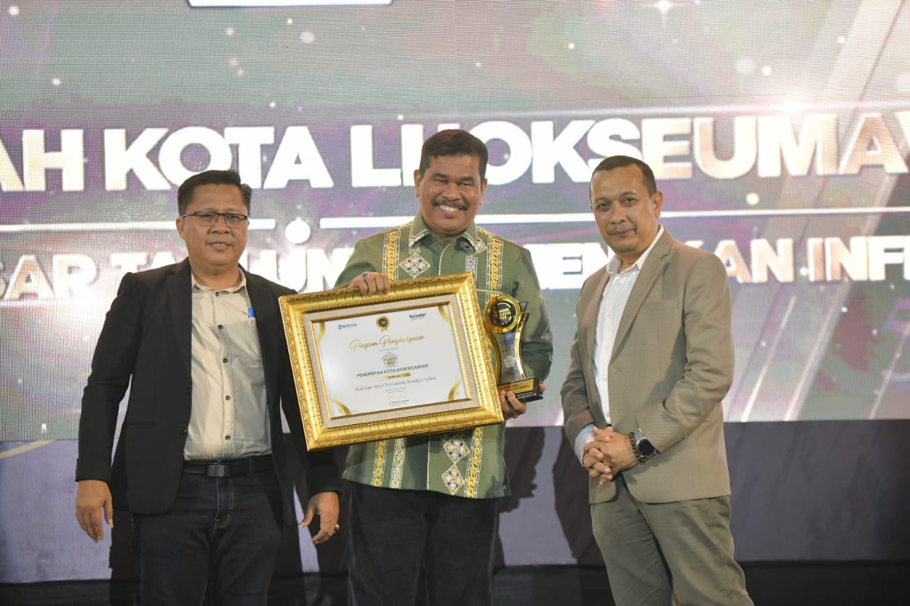 Tekan Inflasi Pj Walikota Lhokseumawe A Hanan Terima Penghargaan Serambi Awards 2024