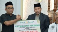 Pj Bupati Haili Yoga Serahkan Piagam Penghargaan untuk Kampung Qur’ani