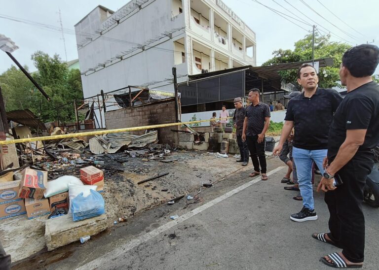 Bakal Calon Walikota Lhokseumawe Mengunjungi Korban Kebakaran