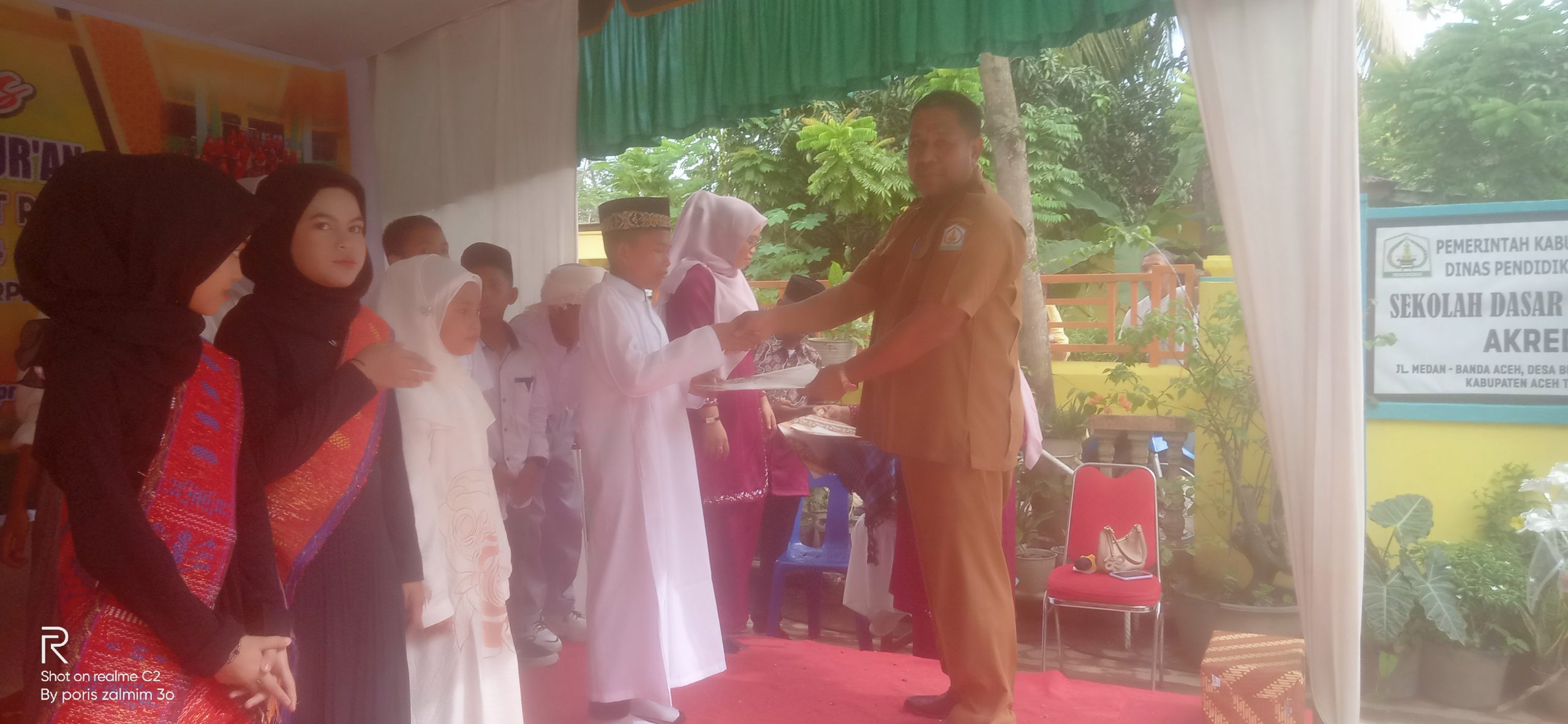 Pelepasan Siswa,Siswi dan sekaligus wisuda tahfizd Alquran Kelas enam (6) SD Neg Bukit Rata 