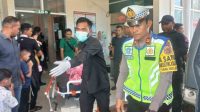 Antar Jenazah Korban Kecelakaan ke Rumah Duka, Kasat Lantas Polres Aceh Timur