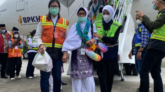 Tiba di Tanah Rencong, 393 Jemaah Haji Aceh Kloter Pertama