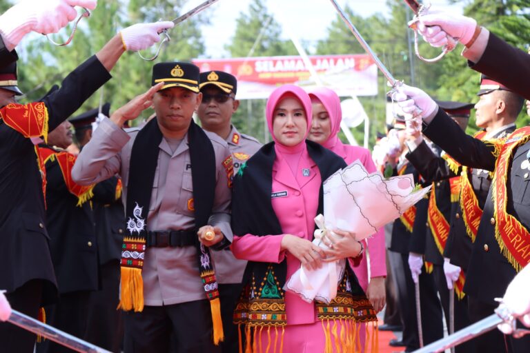 Tradisi Pedang Pora Sambut Kapolres Bener Meriah