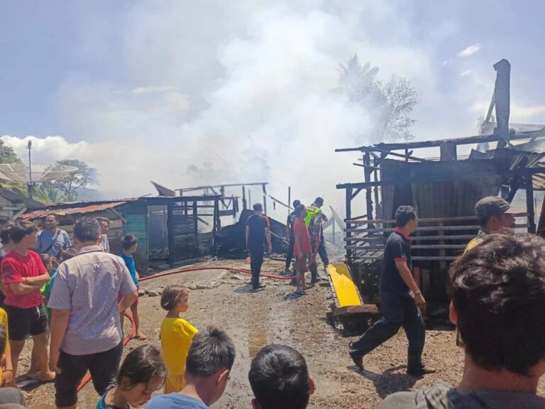 3 Rumah Warga di Lalap Sijago Merah