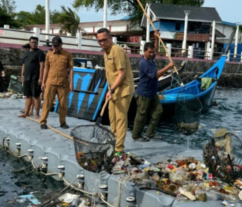 Pj Wali Kota Sabang Dan DLHK Bersihkan Sampah