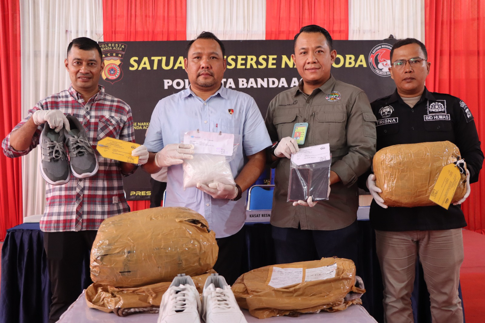 Seorang IRT Kirim 4,3 Kg Ganja via Bandara