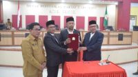 Sekda Aceh Timur Serahkan RAPBK 2025