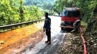 Jalan Geurutee Ditutup Sementara Akibat Tumpahan CPO