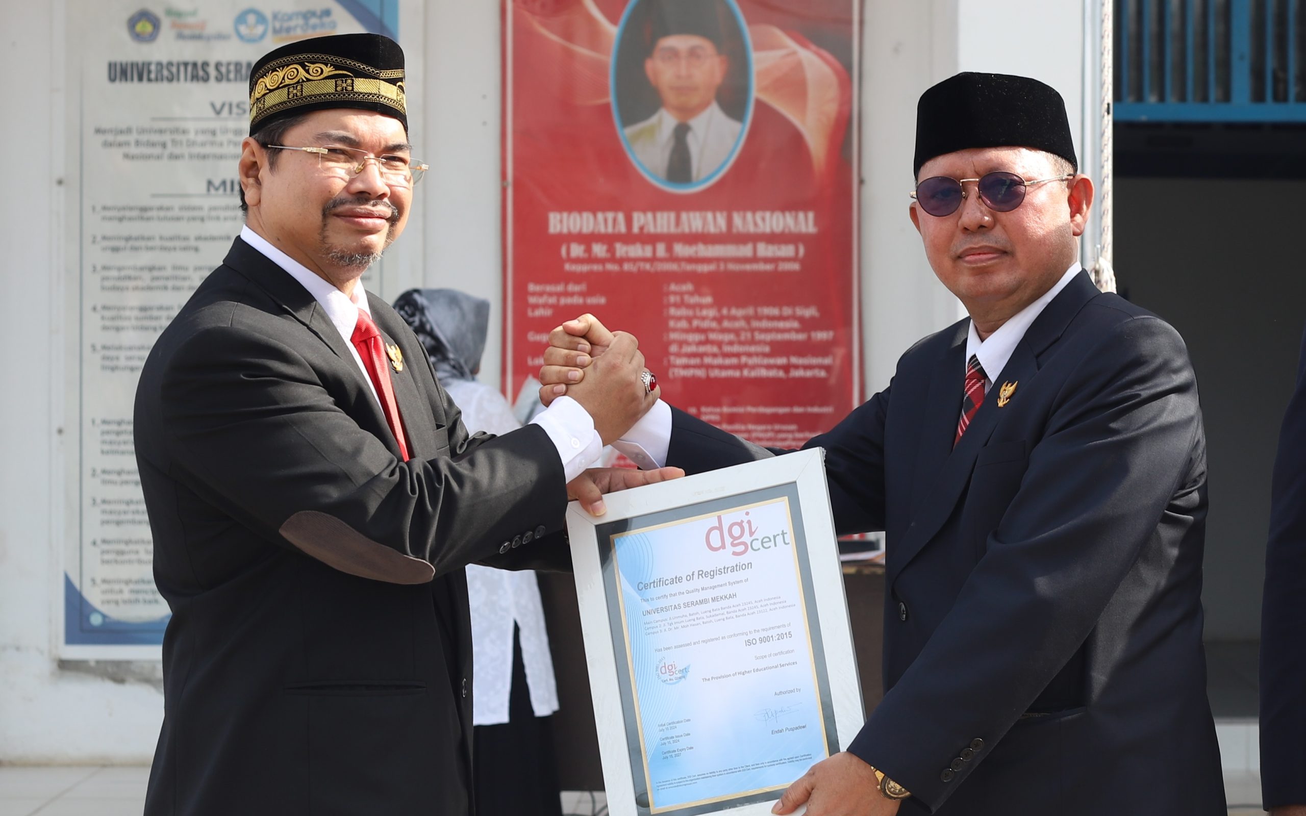 Peringati HUT RI 79, Universitas Serambi Mekkah Serahkan Sejumlah Penghargaan