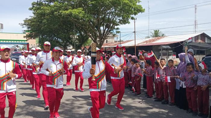 Kirab Api PON XXI Aceh-Sumut Tiba di Nagan Raya