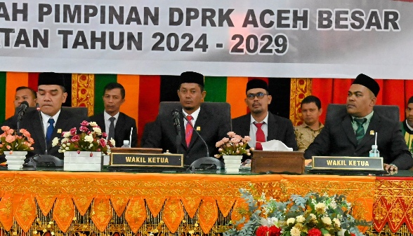 DPRK Aceh Besar Gelar Paripurna Pengucapan Sumpah Pimpinan