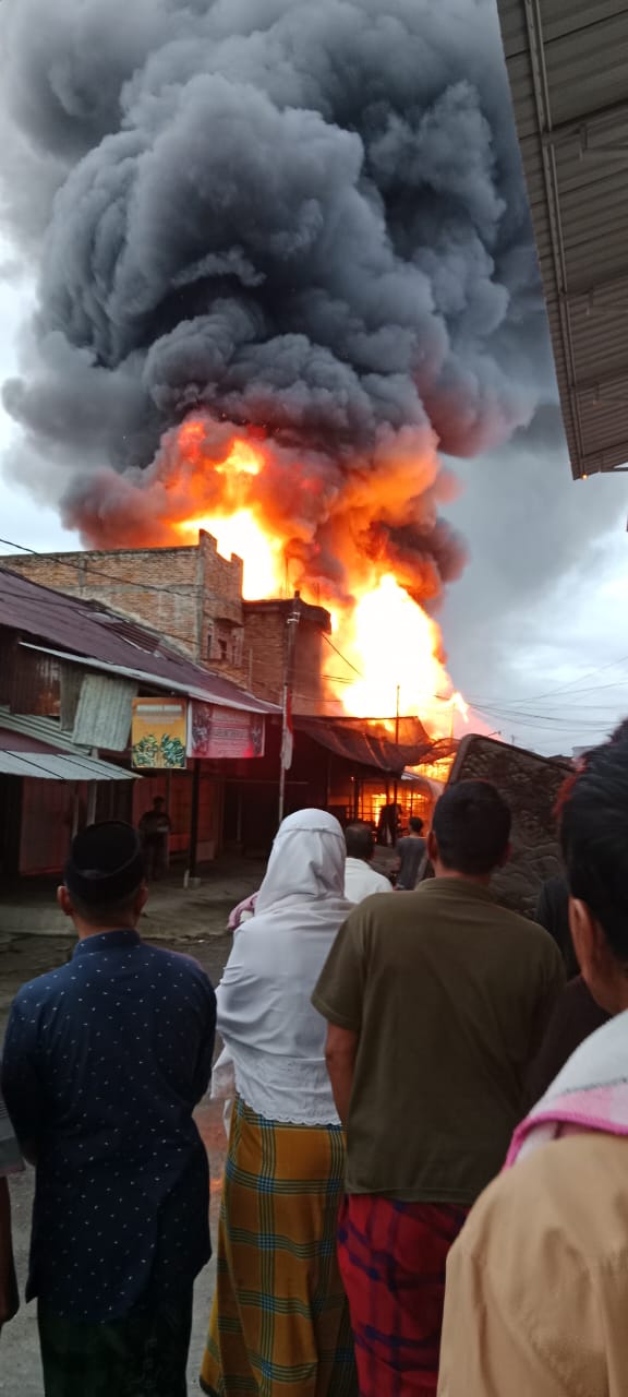 Kebakaran Hanguskan Rumah dan Toko di Gampong Kotafajar