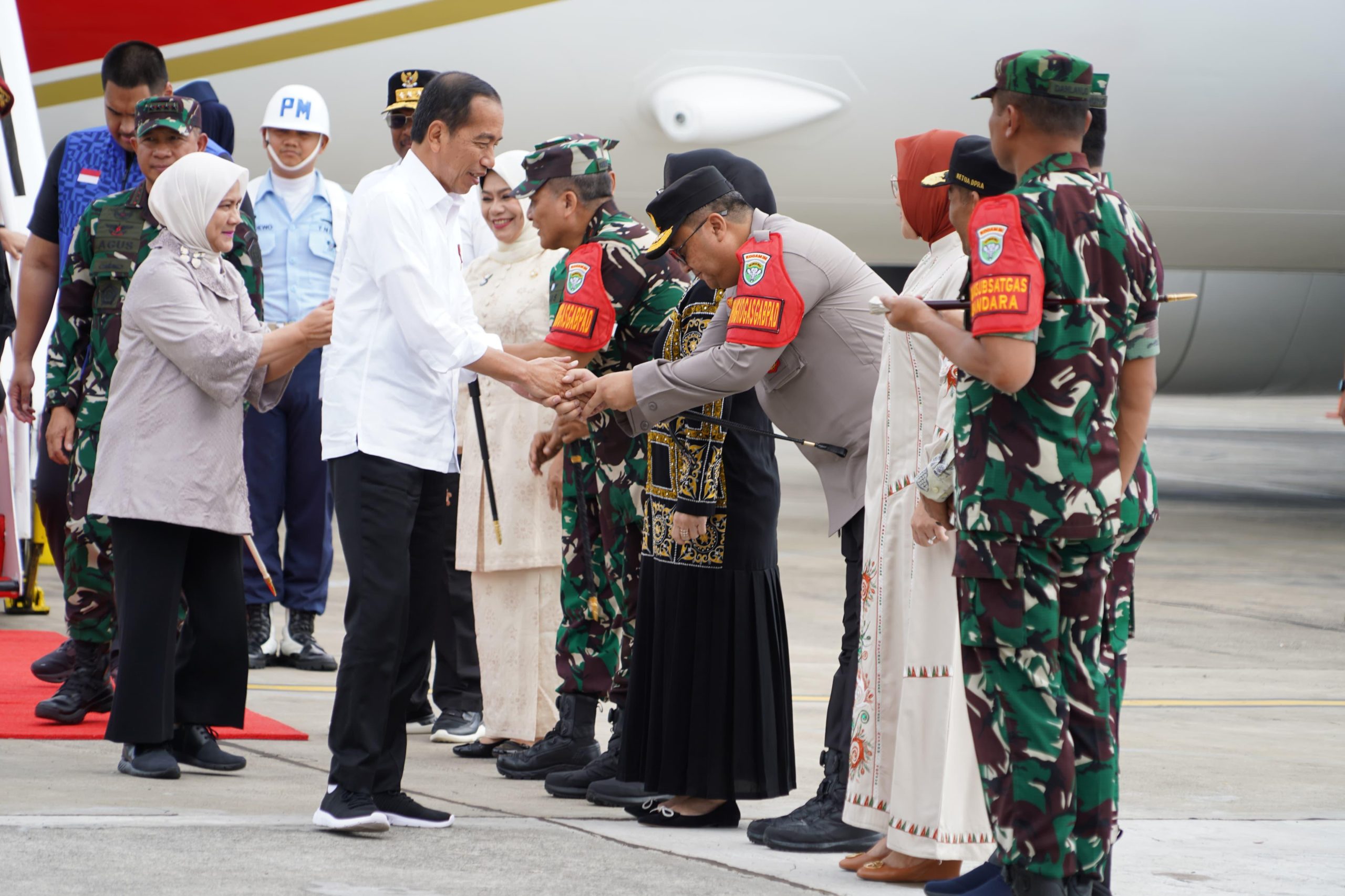 Kapolda Aceh Sambut Kedatangan Presiden Jokowi