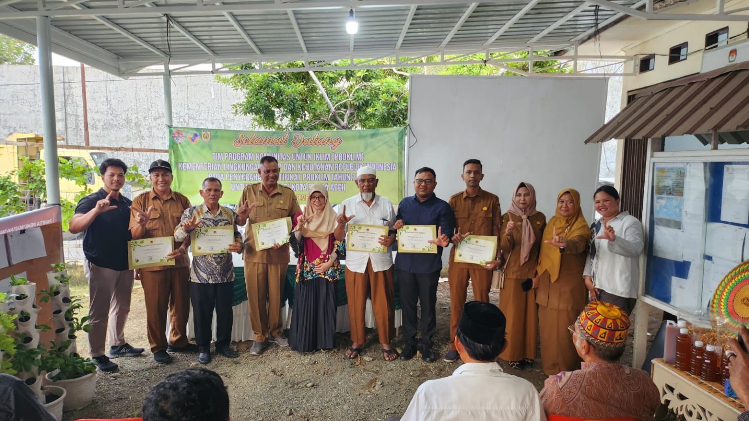 18 Gampong Terima Sertifikat Madya Proklim dari KLH RI