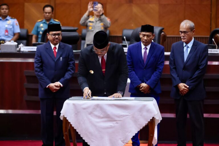 Sampaikan Pendapat Akhir, Pj Gubernur Safrizal Apresiasi DPRA