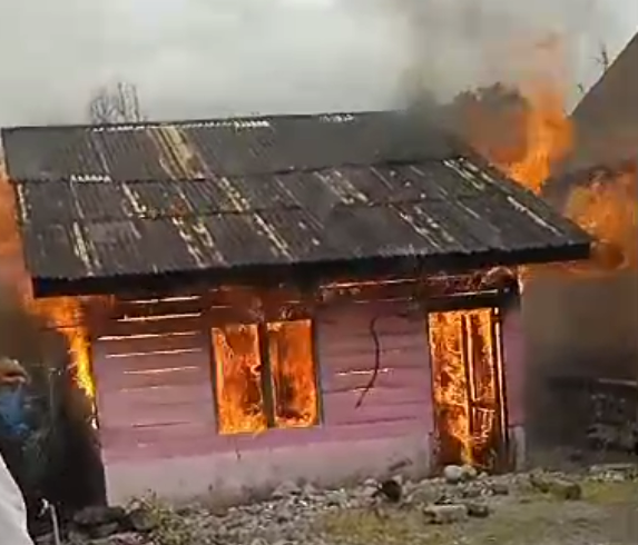 Satu Unit Rumah Di Kampung Godang Hangus Dilalap Api