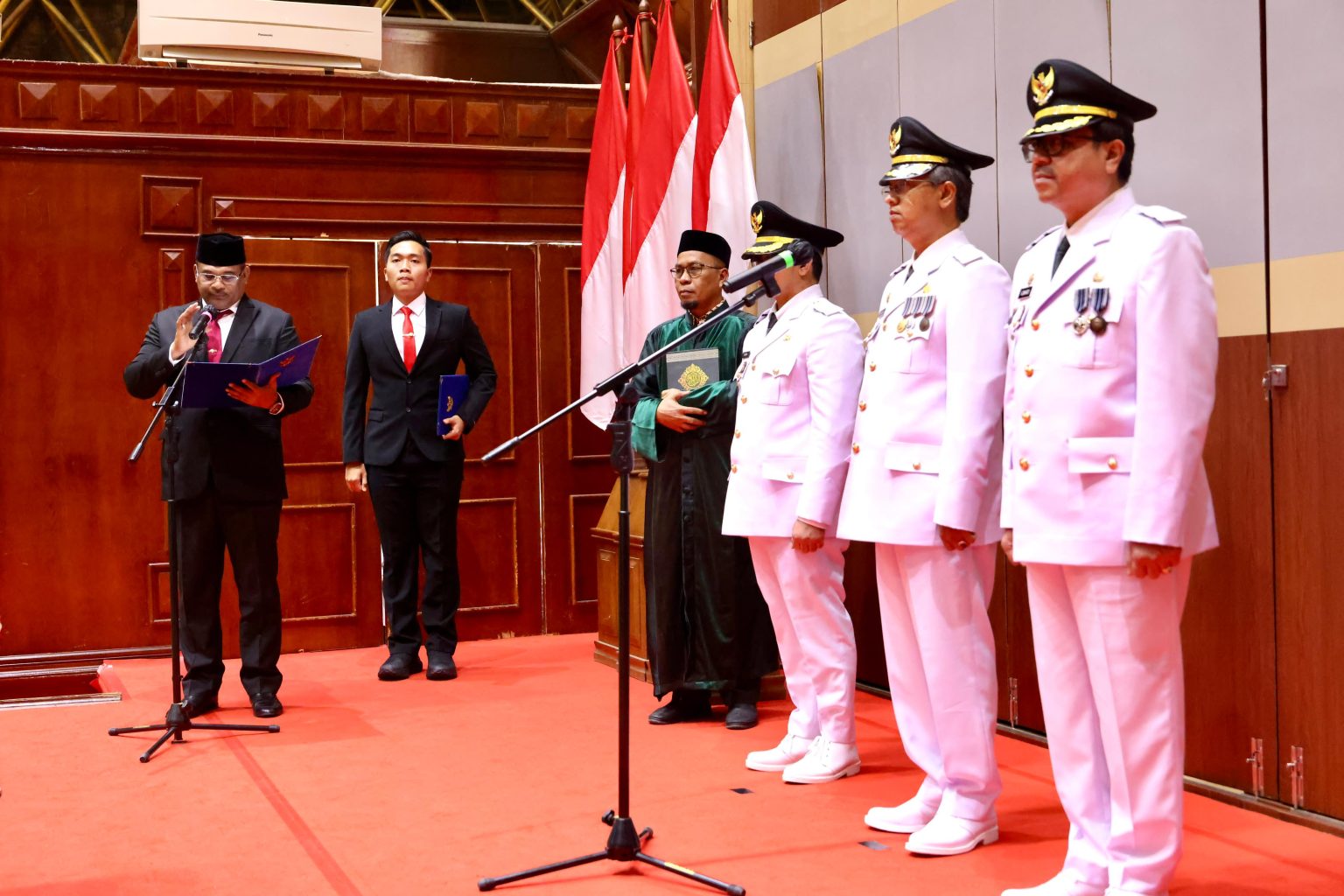 Pj Gubernur Safrizal Lantik Tiga Penjabat Bupati