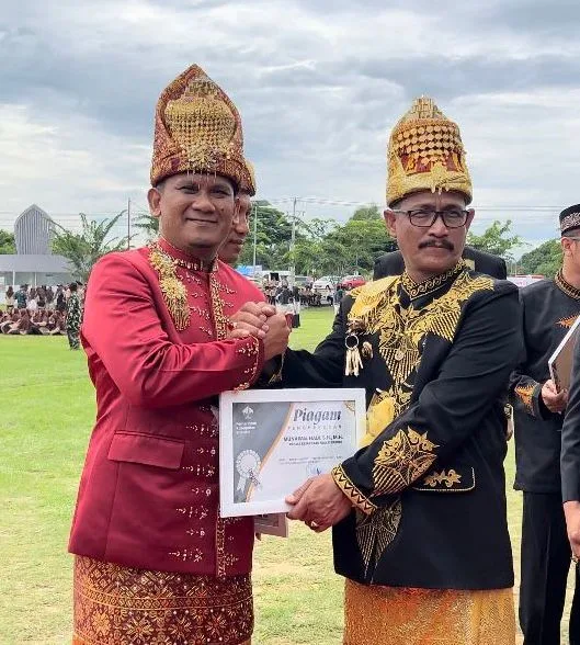 Kajari Bireuen Terima 3 Penghargaan Dari Pj Bupati Bireuen