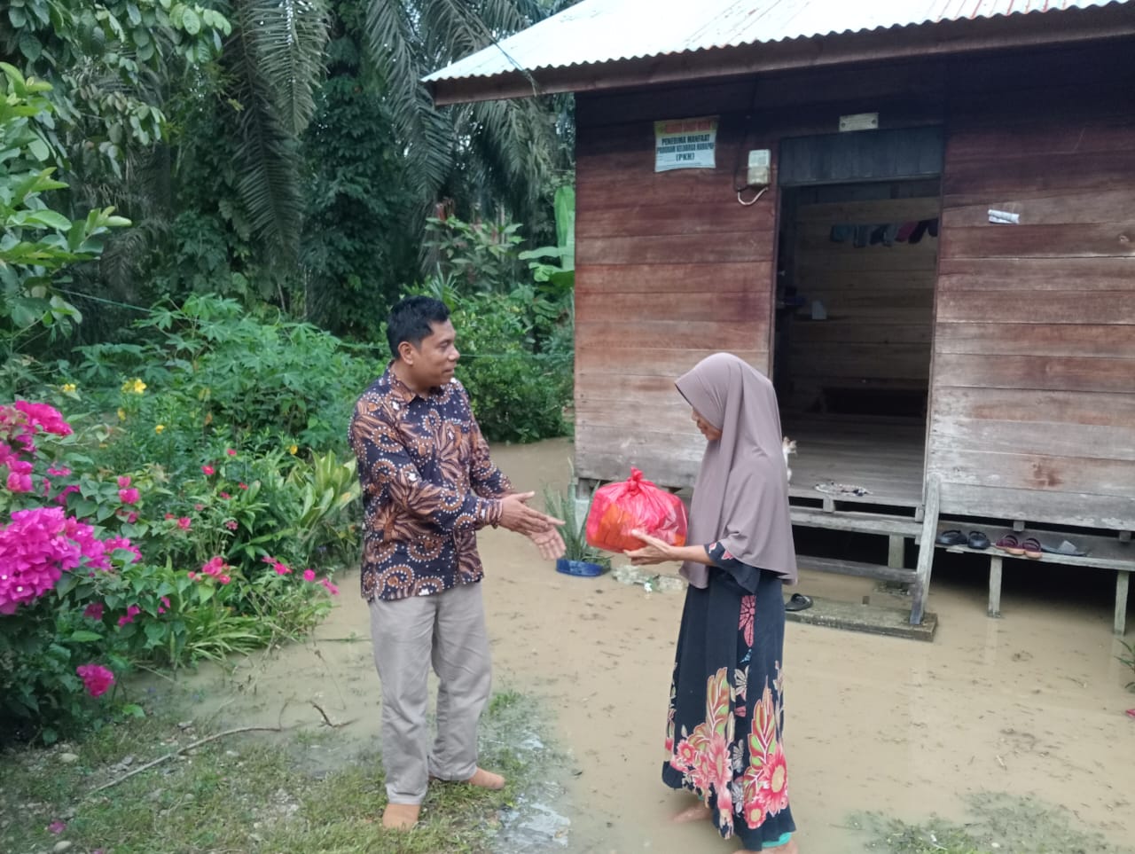 Pabrik Rokok UD Sentausa di Sunting Peduli Korban Banjir