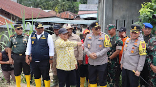 Kapolda Aceh Tinjau Langsung Lokasi Banjir di Tamiang