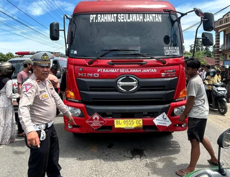 Kecelakaan Maut, Mahasiswa Tewas di Bawah Mobil Tangki LPG