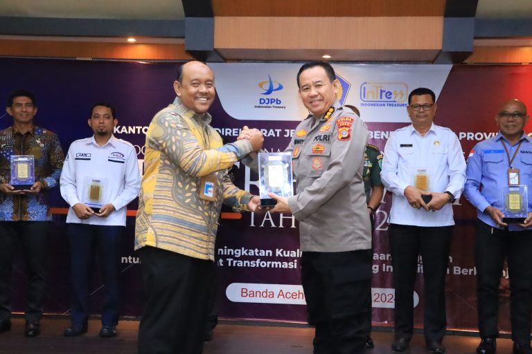 Polda Aceh Raih Dua Penghargaan Aceh TREFA Award 2024