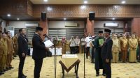 Pj Gubernur Safrizal Lantik Sekretaris DPRA dan Serahkan SK Plt