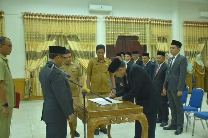 PJ. BUPATI ASRA LANTIK 14 PEJABAT ADMINISTRATOR