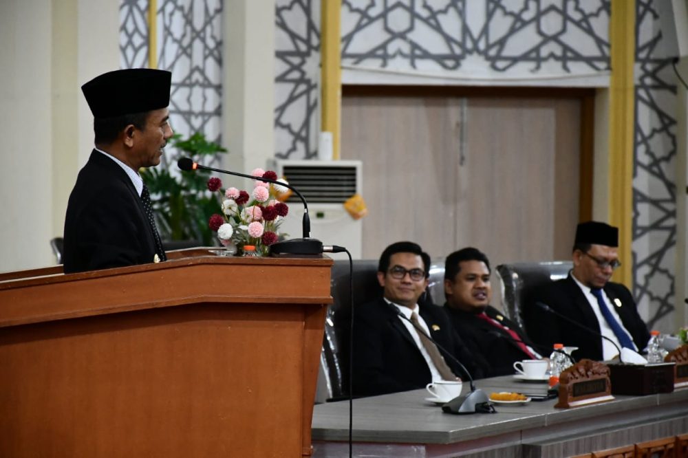 Pj Wali Kota Banda Aceh Serahkan RAPBK 2025 ke Dewan