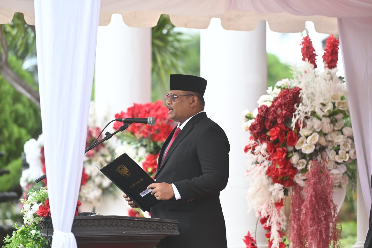 Pj Gubernur Safrizal Pimpin Upacara Peringatan Hari Pahlawan