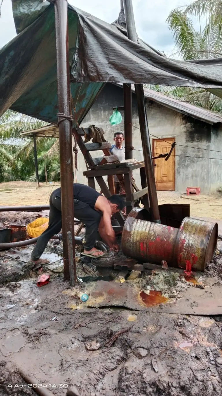 Sumur Minyak Ilegal Alue Gureb Kembali Dibuka