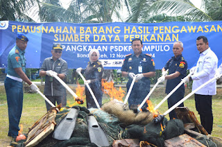 PSDKP Lampulo Musnahkan Barang Hasil Pengawasan Perikanan