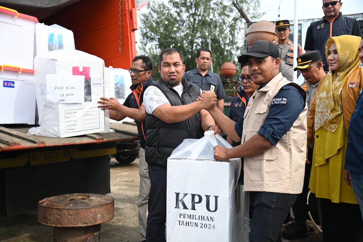 Pj Bupati Aceh Besar Lepas Logistik Pilkada