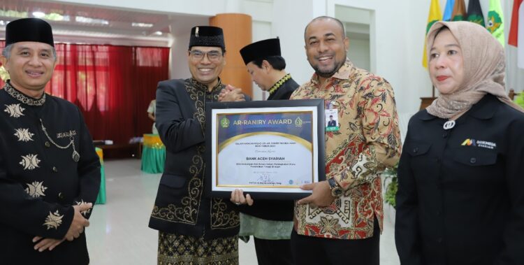 Bank Aceh Raih Penghargaan UIN Ar Raniry Awards