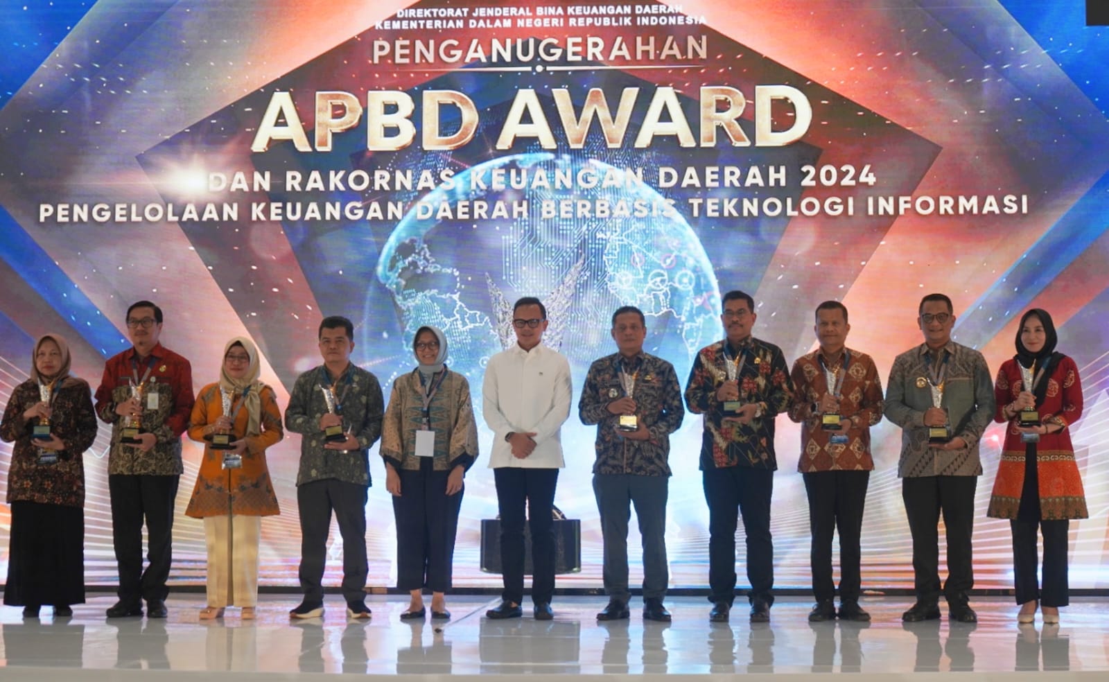 Pj Wali Kota Lhokseumawe A.Hanan Raih Prestasi APBD Awards 2024 dari Kemendagri