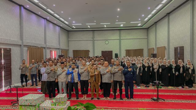 Dirut PT.Bir Ali Bagi Undian Umroh Gratis Di Polres Aceh Utara