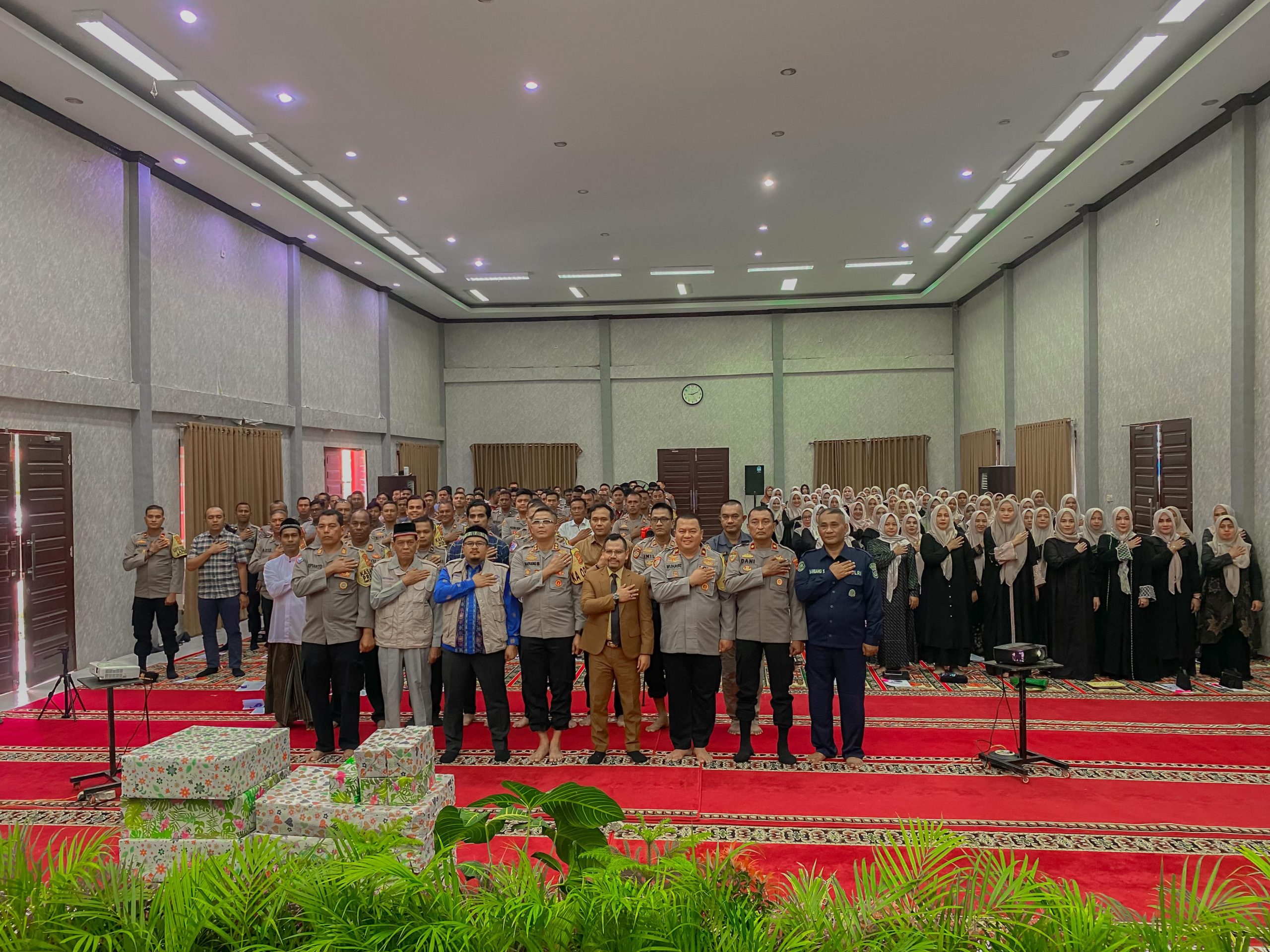 Dirut PT.Bir Ali Bagi Undian Umroh Gratis Di Polres Aceh Utara