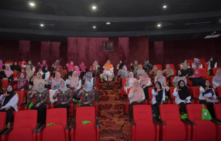 Peringati Hari Ibu, TP PKK Aceh Gelar Nonton Bareng