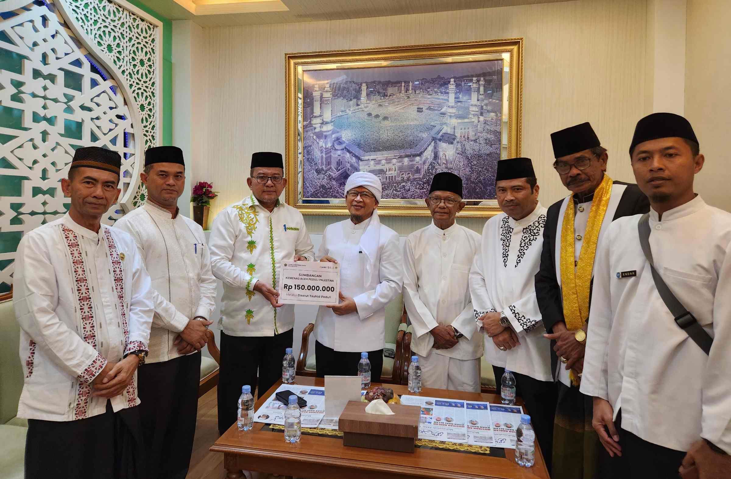 Kemenag Aceh Serahkan Donasi Rp 150 Juta untuk Palestina