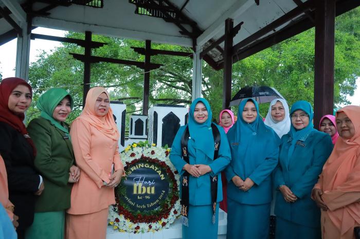 TP-PKK Aceh dan Aceh Barat Ziarah ke Makam Pocut Baren