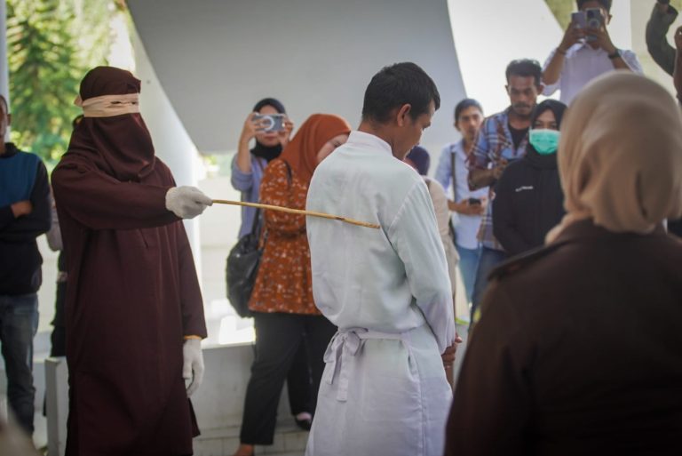 Empat Orang Dihukum Cambuk di Banda Aceh