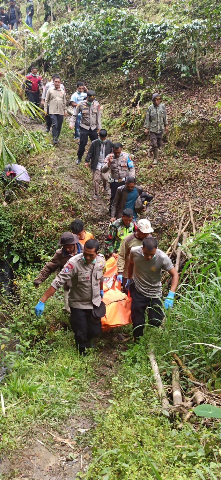 Polisi dan Warga Temukan Mayat Wanita di Kebun Kopi