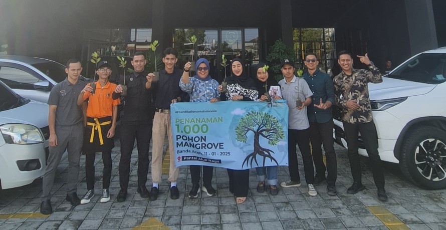 Komunitas Sahabat Hijau, Fhandika Hotel Boutique, dan Pemangku Tanam 1000 Mangrove untuk Masa Depan Lingkungan yang Lebih Hijau