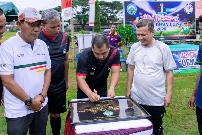 Iswanto Resmikan Talud Lapangan Sepakbola