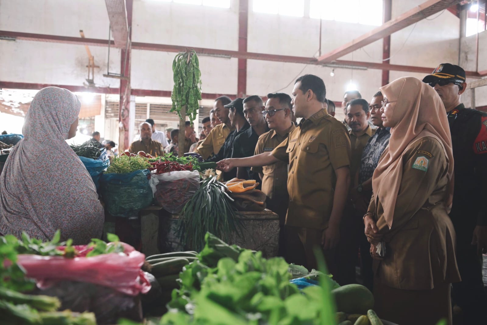 Wakil Gubernur Fadhlullah Tinjau Aktivitas Pasar di Banda Aceh