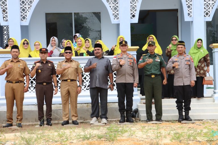 Pj Bupati Sanggau Resmikan Surau Al-Munawar