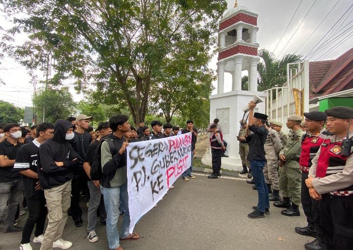 Dianggap Bikin Gaduh, Mahasiswa Minta Mendagri Tarik Segera Pj Gubernur Aceh Safrizal Kembali Ke Pusat