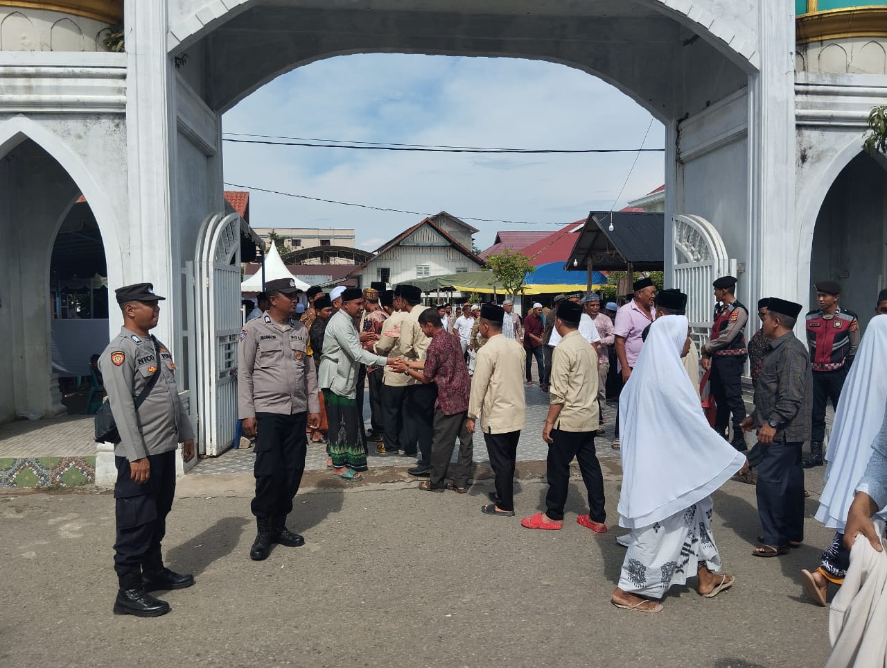 Ribuan Pelayat Padati Kuta Krueng