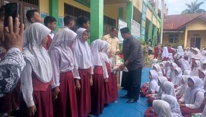 SD Negeri Bukit Rata Gelar Santunan Anak Yatim