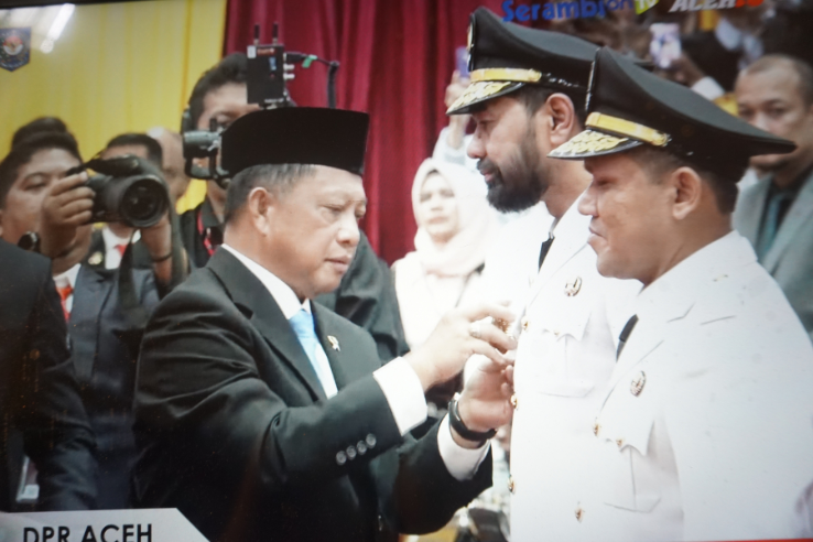 Mualem-Dek Fadh Resmi Dilantik: Tokoh Perdamaian Hadir, QR Code SPBU Aceh Dihapus!